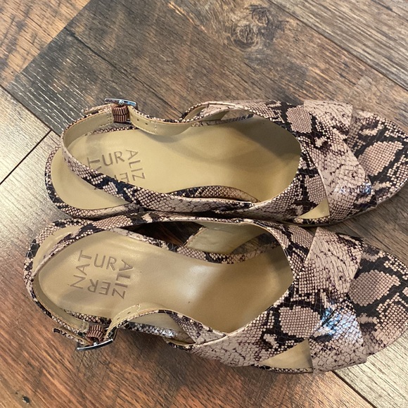 Naturalized snakeskin print heels size 7W - Picture 2 of 6
